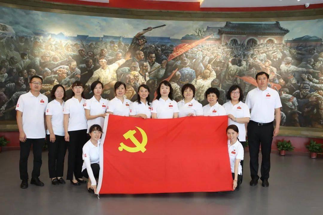 同居四年后分手,佘诗曼拿下“三料视后”,他却只能演烂片养四娃
